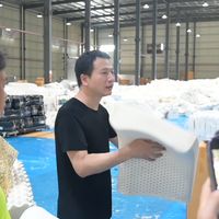 中老年人颈椎不适？乳胶枕软硬度选不对，越睡越伤颈