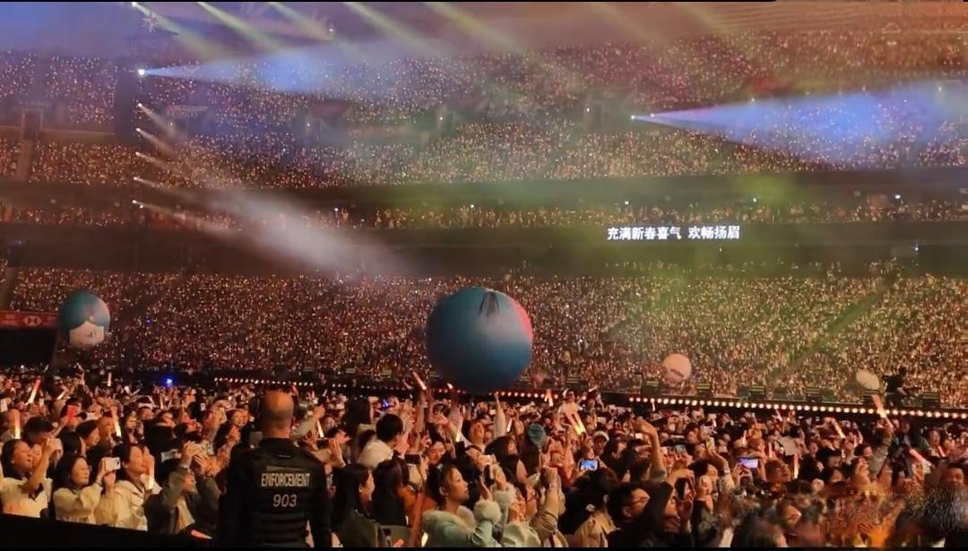 周深一天官宣八场演唱会,门票秒罄再现惊人市场号召力