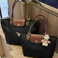 MK Nolita与Longchamp灰Hobo对决：轻便实用派VS低调质感党，谁更懂女生节送礼？