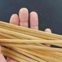 旧筷子千万别扔，绑根绳子放阳台，一年省下不少钱，方法太棒了