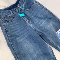 黑色直筒裤显瘦关键不在颜色，而在腰臀比与垂感剪裁的精准匹配