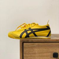 小白鞋未过时，只是角色变了：百搭基础款 vs 机能潮流款的真实穿着场景对比