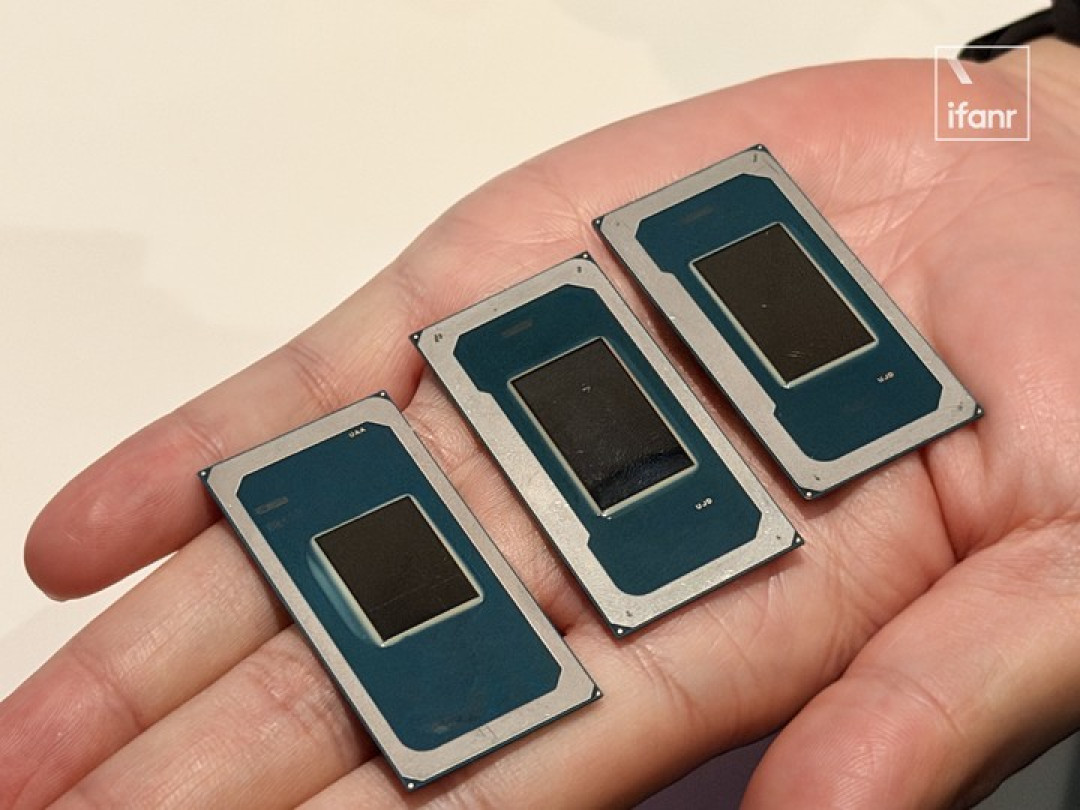 实测 5 万元的苹果 AIPC,比我们想象的还要出色|M5 Max MacBook Pro 评测
