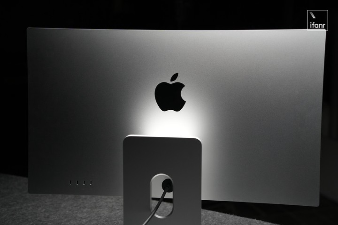 实测 5 万元的苹果 AIPC,比我们想象的还要出色|M5 Max MacBook Pro 评测