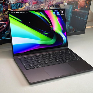 苹果最新M5 Max实测：性能与RTX 5070相当！还要什么独显