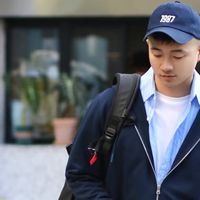 中年男人春天穿搭卫衣，记住这3穿3不穿原则，不装嫩更减龄帅气