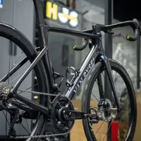 第一视角装车解说：6.46KG 迪卡侬 RCR PRO 整车大体配置如下：
车架：迪卡侬Van Rysel RCR PRO S码
车把：Incolor AeroWav一体把 375-100
套件：禧玛诺UT8170 （更换DA9200 11-30T飞轮）
轮组：方远S4
外胎：马牌GP5000 开口胎
整车裸重约：6.465KG
#黄技师单车工作室 #自行车 #骑行 #公路车 #公路车组装