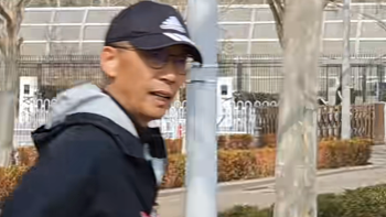 政协委员施一公午休时跑步！