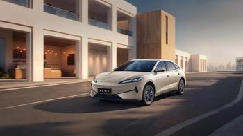 比亚迪领汇e7新车预热：5分钟充好，9分钟充饱