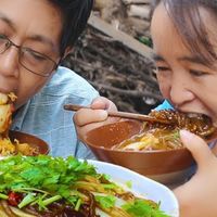 红薯粉条这样做太下饭了，搭配娃娃菜，和苗大姐吃到光盘