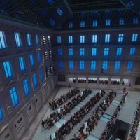 Louis Vuitton 2025秋冬女装秀发布：以“旅行新想”重构时空叙事，聚焦材质碰撞与无性别表达