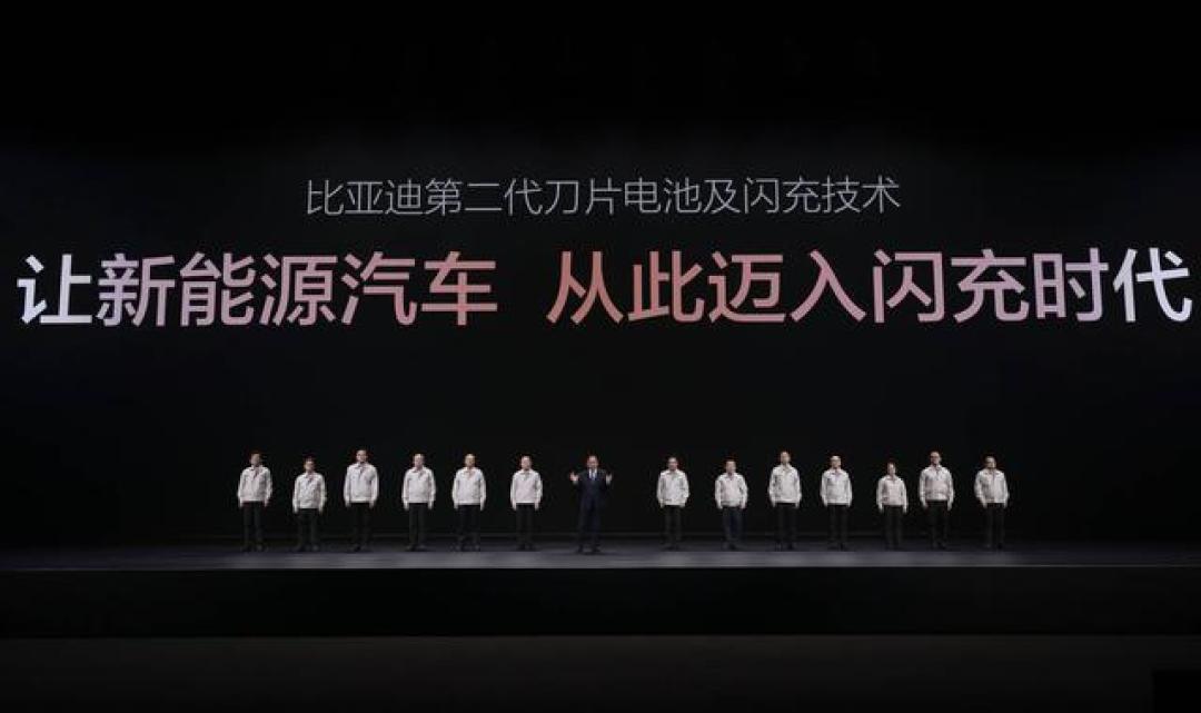 李斌称超充伤电池、没换电快,两大补能路线车主怎么选?