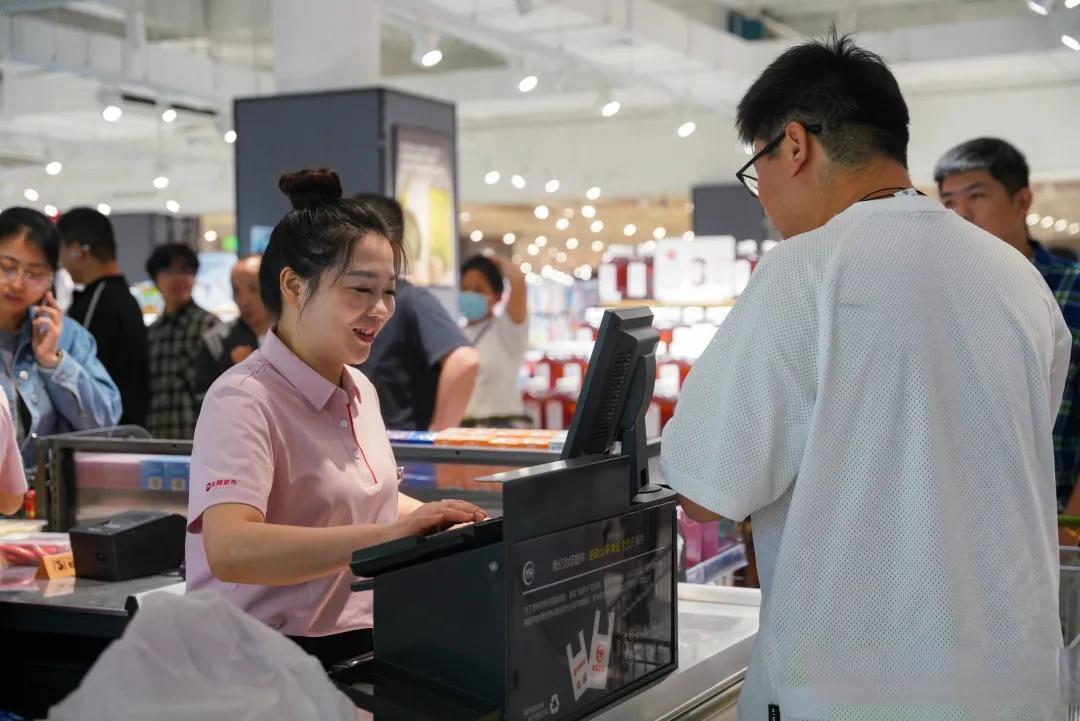 不止分钱:12店长分2.4亿背后,胖东来的四重护城河