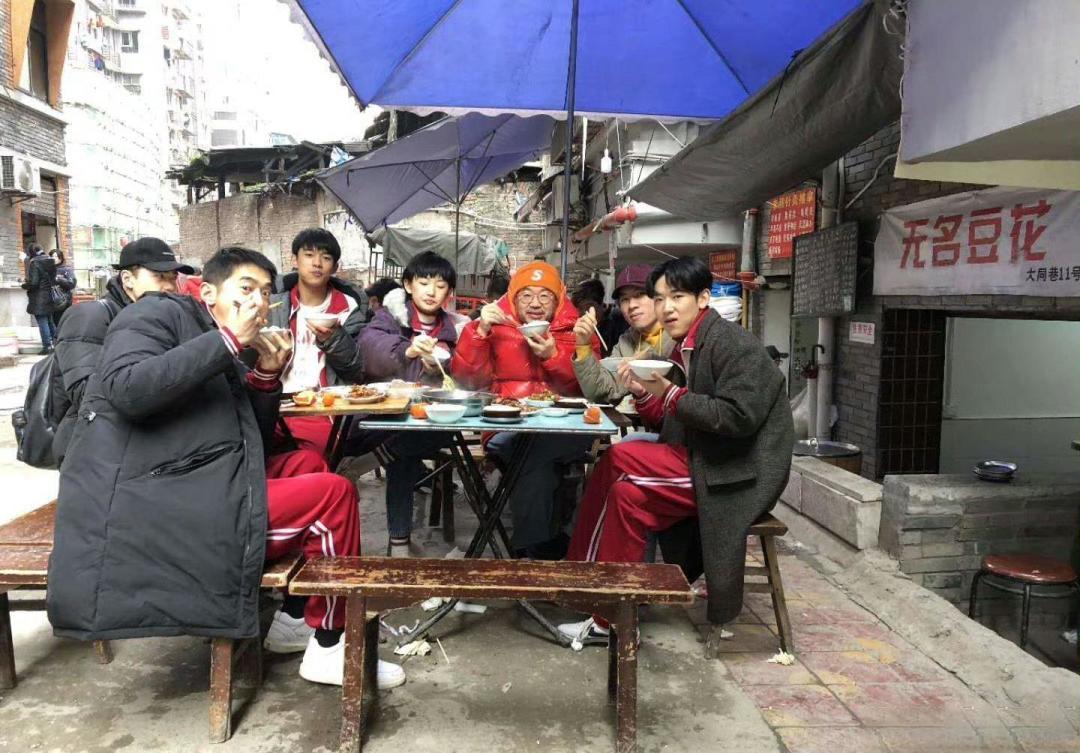 这才是青春剧天花板:又燃又二又暖,比爱情更好哭的是友情,推荐剧集《风犬少年的天空》