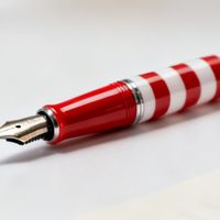 成田良品万年笔红白杆：隐藏宝藏还是廉价鸡肋？1200+用户观点大PK