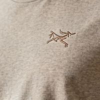 始祖鸟低调Logo T恤值得入手吗？1200+用户真实观点大PK