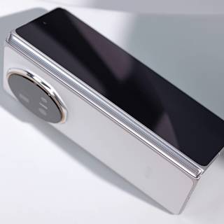 8.75mm 厚度配 7000mAh 电池，荣耀 Magic V6 算不算折叠屏的“终极形态”？