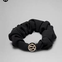 Lululemon 80元发圈炒至999元,和曾经的 NIKE 发圈如出一辙,到底谁在买?