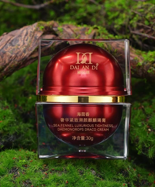 别被成分表迷惑！抗老精华真正起效的关键在配方协同与肤感设计