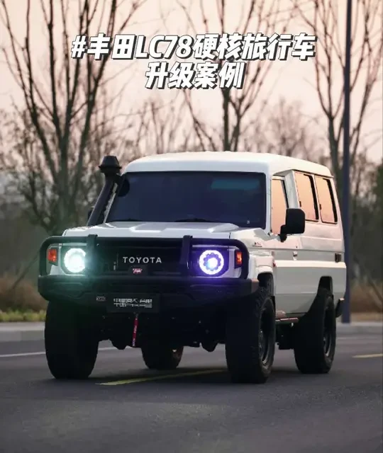 丰田LC7系家族以经典的造型和超高的稳定性为大家所追捧，LC78作为LC7系家族中空间最大的车型，就给把它打造成一台旅行车提供了很好的基础，来看下这期视频是怎么把一台LC78打造成一台硬核旅行车吧！#丰田LC78 #丰田lc78运兵车 #露营车 #硬核旅行