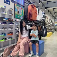 斯凯奇儿童鞋值不值得买？舒适性与支撑性实测对比江博士、安踏