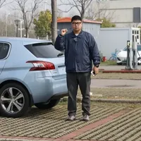 外籍教授一手！308S 1.6T劲驰版，4万公里极品 标致308S 2015款1.6T 自动劲驰版
2016年上牌，4万公里实表，一手车，不过检，换了两个门，机械状态特别好，定价2.98万元，来吧，秒杀吧！#代步车 #代步练手二手车 #标致308S #两厢车 #法系车