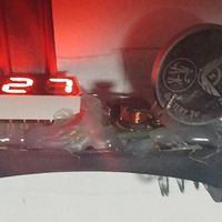 自制电池测电器：精准测量电压