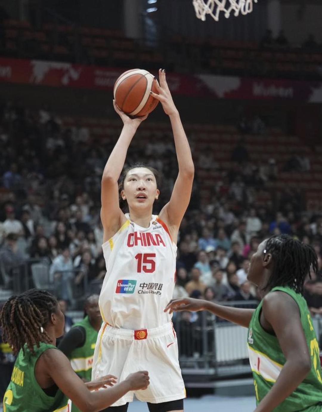 内线统治力！三大中锋合砍47分，助中国女篮世预赛喜迎开门红