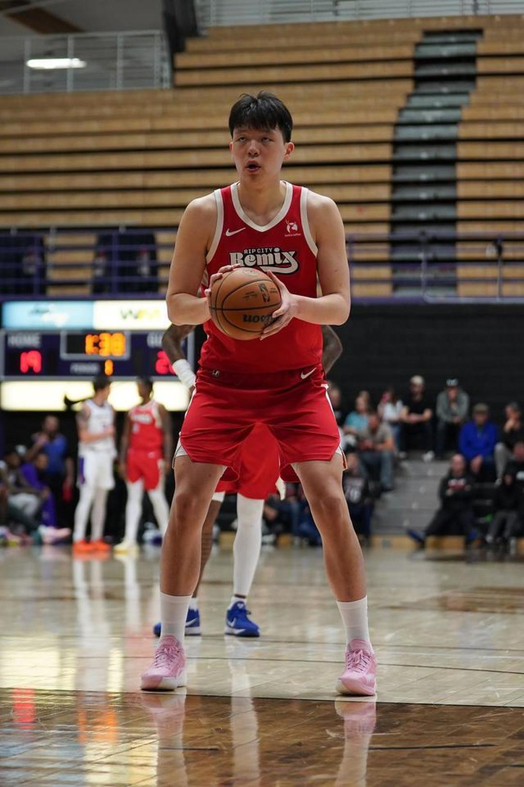 杨瀚森G联赛直播:狂砍31分创生涯新高,16投14中征服全场