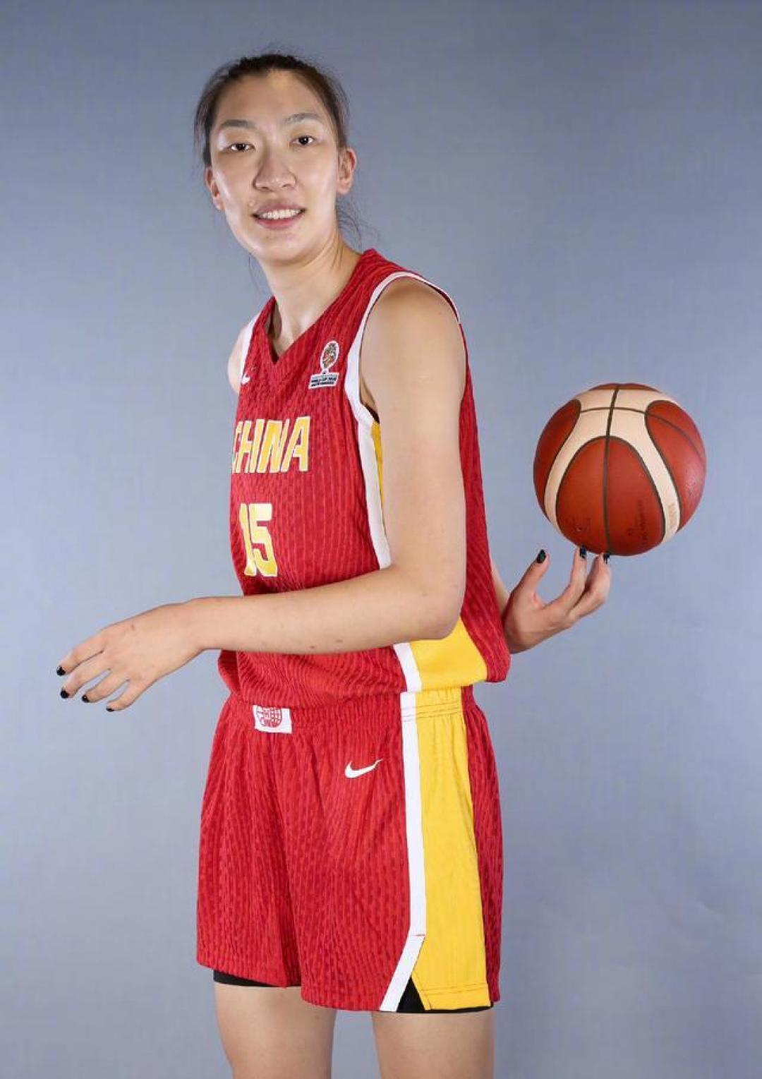 内线三塔合砍47分！李月汝21+11王者归来，张子宇首秀惊艳