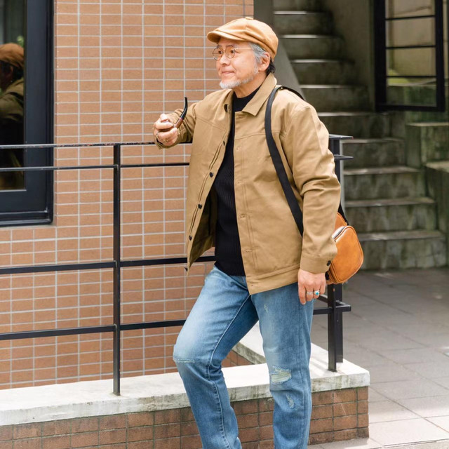 六七十岁的男人：尽量少穿油腻色，多穿这3个“富贵色”更高级