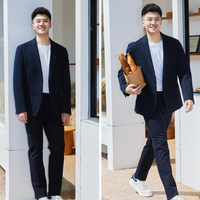 避开Logo陷阱：材质拼接、鞋型比例与低饱和配色才是中年男性运动鞋高级感的关键