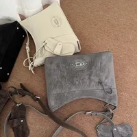 通勤包别只看容量！低饱和配色+1kg内自重才是实用与年轻感的关键