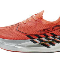 别只看碳板！国产跑鞋三强对决，回弹率与适配场景才是关键