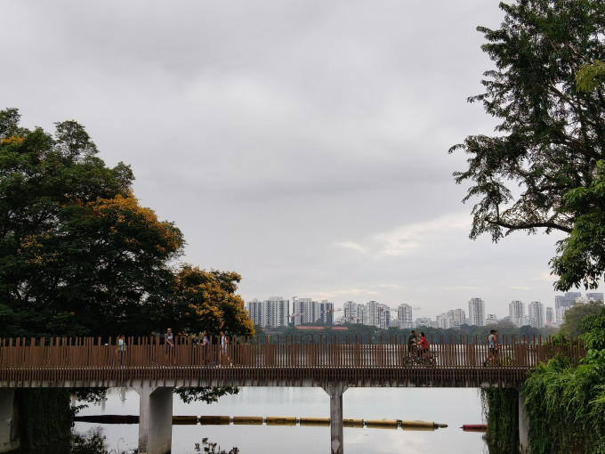 跑鞋
