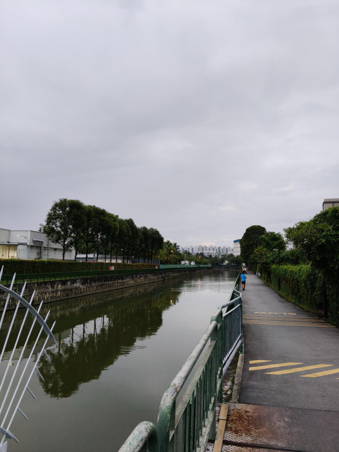 跑鞋