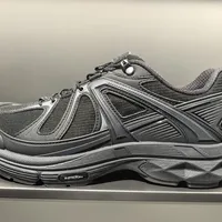 安踏防泼水运动鞋：通勤神器还是性能短板？3000+用户观点大PK