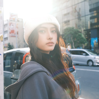 富士丨‌‌针织帽下的沉静目光