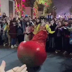 “一眼万年”成过往，不倒翁小姐姐离职助力丈夫创业，换种方式爱西安