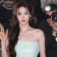 杨超越出席Balenciaga大秀,2026冬季系列全球首穿