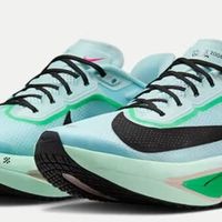 耐克ZOOM FLY 6：蓝粉绿黑撞色亮眼