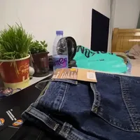 哈喽，又到了单穿牛仔裤的季节了，今天分享两款工装牛仔裤👖！
一款卡哈特B13，一款Dickies1939。
结尾也介绍了尺码选择，和裤长怎么计算！#工装牛仔裤 #牛仔裤 #卡哈特B13 #Dickies1939 #穿搭