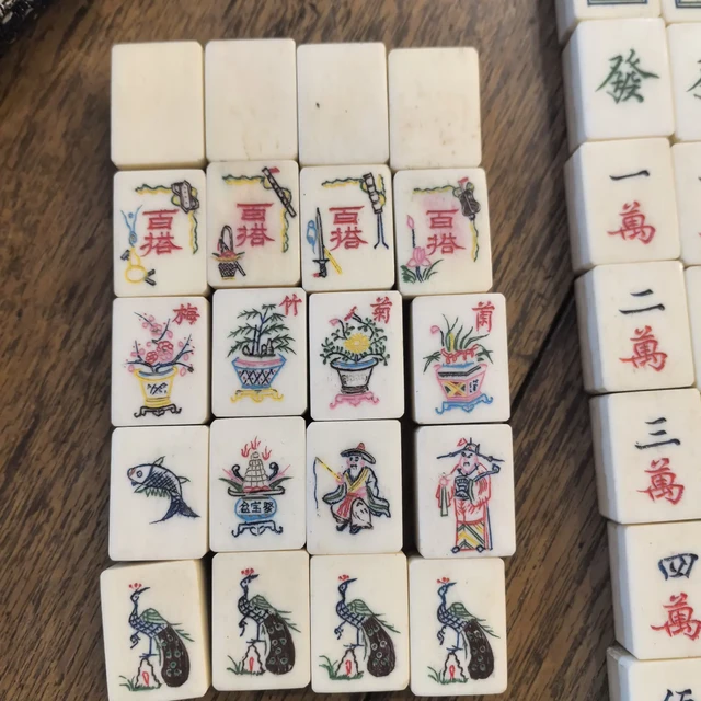 在上海的早市淘的一副民国老麻将🀄