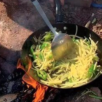 初中生春游自带锅碗瓢盆：校长回应获赞，野炊装备也被带火