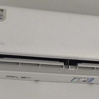 租房 / 卧室闭眼入美的鲜逸 Plus KFR-35GW/X1-P1 新一级 1.5 匹