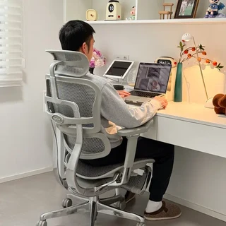 久坐自媒体人自救！全靠这把人体工学椅