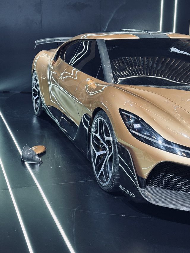 追觅超跑展车的后视镜掉了…😵‍💫