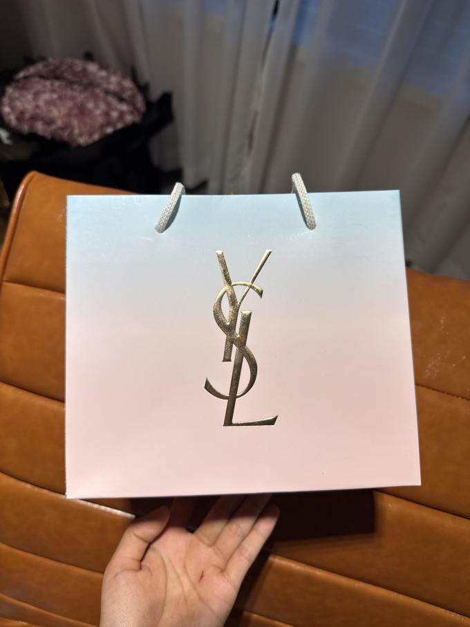 圣罗兰唇部彩妆