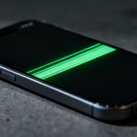 海外版“绿线机”集中流入二手市场，多品牌机型曝屏幕缺陷风险