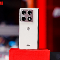 F1 中国赛场moto razr fold大折叠登场：AI 与折叠技术的双向突破